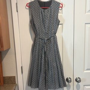 Sleeveless Grey/Blue Patterned Midi Dress - M